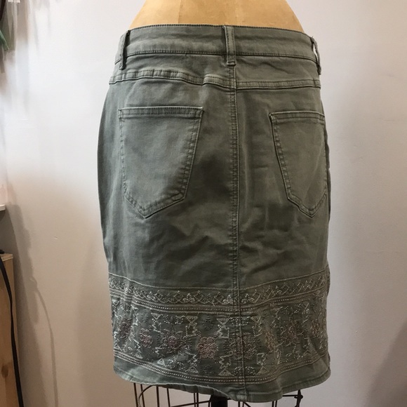 Olive green Charlie B skirt with embroidered border Size 10 - Picture 2 of 2